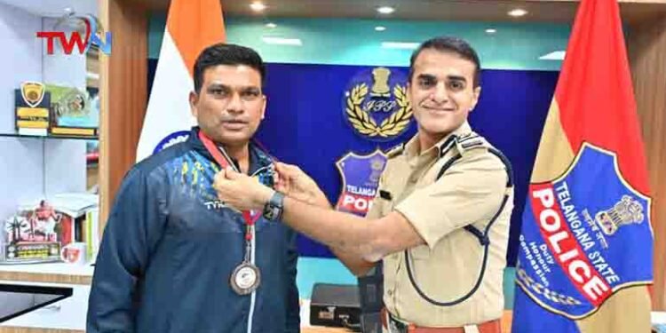 Commissioner Rachakonda congratulated the inspector who won bronze medal in pistol fire,Rachakonda Police News,Latest News,Telugu World Now