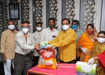 Aditya Krishna Charitable Trust 150 Rice Bags and 1000 N 95 Masks were distributed to Journalists & Press Media people,v9 news telugu,teluguworldnow.com,Nand Kishore Vyas Bilal,