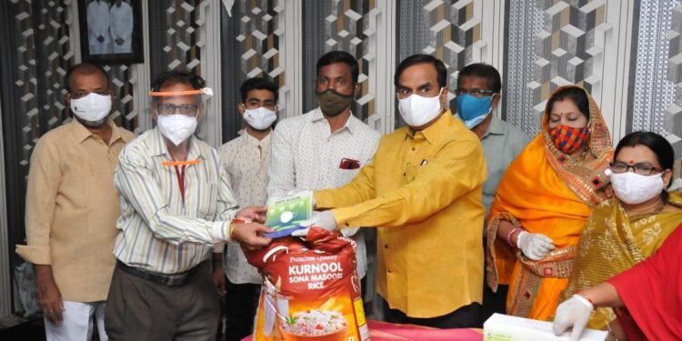 Aditya Krishna Charitable Trust 150 Rice Bags and 1000 N 95 Masks were distributed to Journalists & Press Media people,v9 news telugu,teluguworldnow.com,Nand Kishore Vyas Bilal,