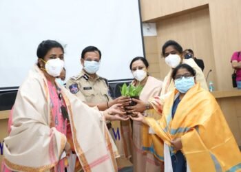 Cyberabad CP Sri VC Sajjanar, IPS., felicitated Nurses On the occasion of International Nurses Day,v9 news telugu,corona news,teluguworldnow.com