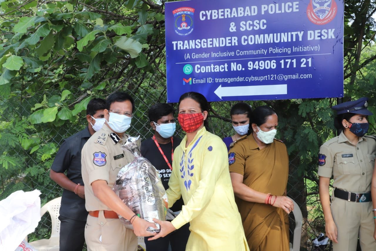Cyberabad CP VC Sajjanar distributes Groceries  to 145 transgenders,Transgenders’ Help Desk,Sunitha Krishnan of Prajwala Foundation.v9 news telugu,teluguworldnow.com,