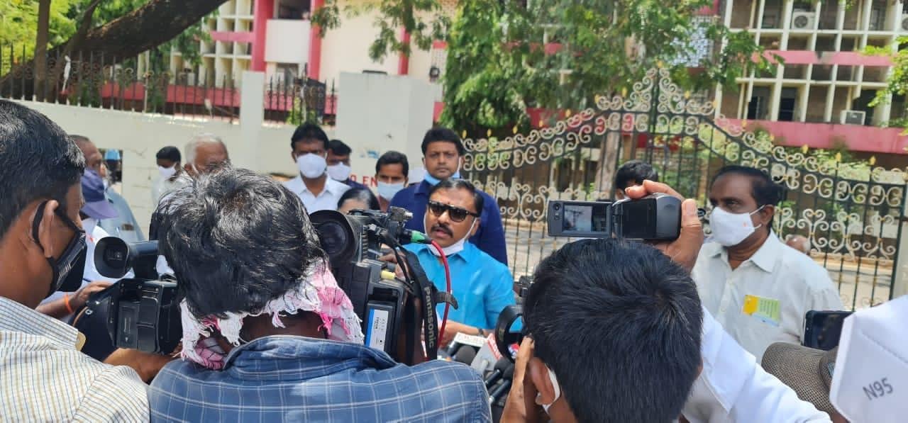 Magunta Sreenivasulu Reddy,Magunta Charitable Trust,Kandula Obula Reddy Hospital,v9 news telugu,teluguworldnow.com,