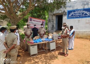 Rachakonda police adopted village Rachakonda and 5 Tandas 25 Corona affected families given medicine and one month ration by Rachakonda police,v9 news telugu,teluguworldnow.com,covid news,1