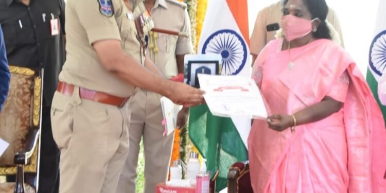 Governor of Telangana, Dr Tamilsai Sounderrajan,cm mahesh bhagavath,telangana formationday june 2nd,tamilsai birthday,v9 news telugu,teluguworldnow.com,covid news,redcross society,2