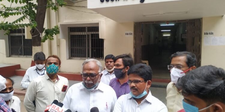 జర్నలిస్ట్ రఘు అక్రమ అరెస్ట్‌పై విచారణ జరిపించాలి మానవహక్కుల కమిషన్‌కు జ‌ర్న‌లిస్టు సంఘాల విజ్ఞ‌ప్తి