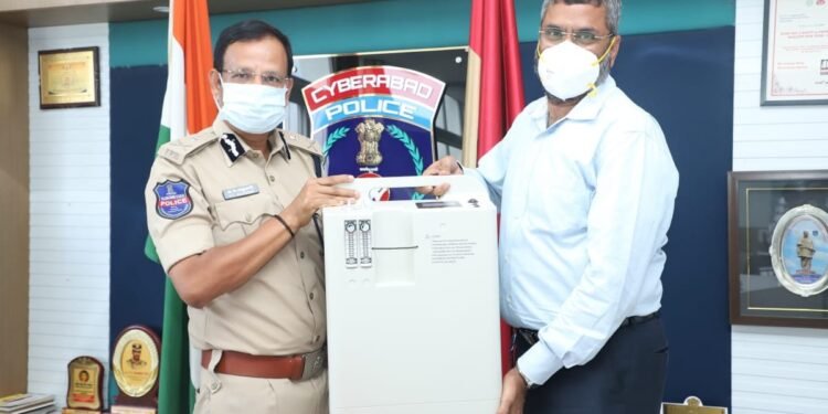 Infosys donated Covid-19 Medical Equipment to Cyberabad Police & SCSC,covid news,cp sajjanar ips,v9 news telugu,teluguworldnow.com