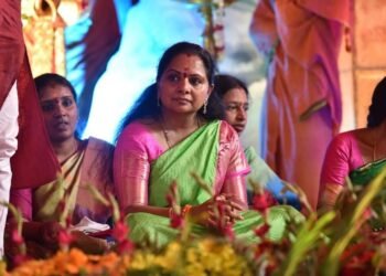 akhanda hanuman chaleesa parayanam,kondagattu hanuman temple,mlc kavitha,kondagattu helepad,v9 news telugu,teluguworldnow.com,