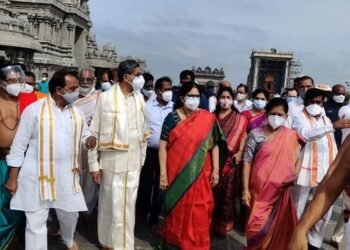 suprem court Chief Justice of India,nv ramana,Allola Indrakaran Reddy,Guntakandla Jagadish Reddy,yadadi temple,sri laxminrisimha swamy temple,v9 news telugu,teluguworldnow.com.3