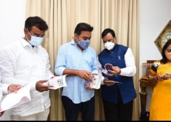 TELANGANA NEWS: “కరదీపిక” పుస్తకాన్ని ఆవిష్కరించిన మంత్రి కె .టి .రామారావు