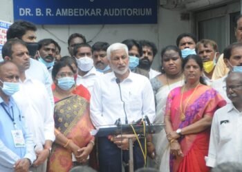 AP POLITICS: విశాఖ ఉక్కు కోసం ఏపీ భవన్ వద్ద ధర్నాలో శ్రీ విజయసాయి రెడ్డి