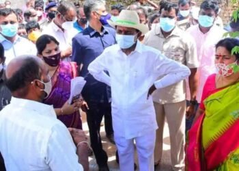 Telangana News: వాసాలమర్రి గ్రామంలో 2 గంట‌లకు పైగా ద‌ళిత‌వాడ‌లో ప‌ర్య‌టించిన సీఎం కేసీఆర్