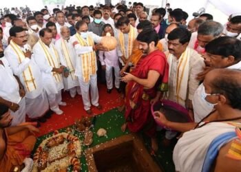 CM KCR Layed Stone for telangana Bhavan in New Delhi,KTR,Telangana Poltical News,v9 news telugu,telugu golden tv.teluguworldnow.com.