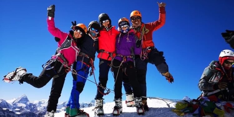 Andrapradesh Ananthapur Girl Sameerakhan Take Challenge To Climb Worlds No1 Mount Everest,telugu golden tv,my mix entertainments,www.teluguworldnow.com,v9 news telugu,1