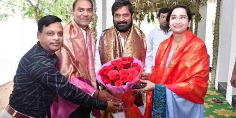 Srihari Kommineni CEO, METV & Me World Media, Sukrati Narayanan, Director-Public Relations & Business Growth Australia and Vishwakarma, Program Committee Member (Telangana),