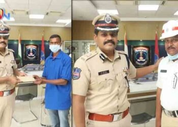 Cyberabad CP Shri Stephen Ravindra, IPS congratulated the police for saving the life of a person drowning in floods,Telugu Golden TV,v9 News Telugu,www.teluguworldnow.com,my mix entertainments