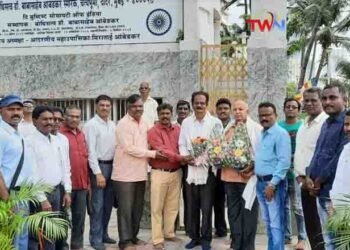 The intellectuals of the Telugu states who visited the legendary Mumbai bases of the Bahujan Mahaneys were warmly welcomed by the local activists,www.teluguworldnow.com