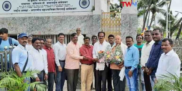 The intellectuals of the Telugu states who visited the legendary Mumbai bases of the Bahujan Mahaneys were warmly welcomed by the local activists,www.teluguworldnow.com