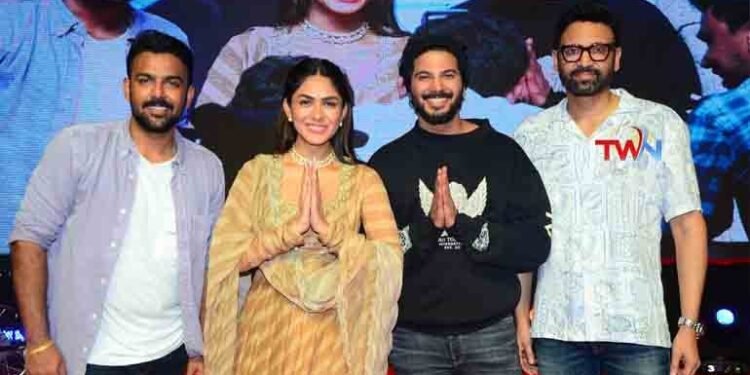 Dulquer Salmaan and Vyjayanthi Movies 'Sitaharam' grand event was successfully held in Visakhapatnam in the presence of huge fans,Telugu Golden TV,v9 News Telugu,www.teluguworldnow.com,my mix entertainments