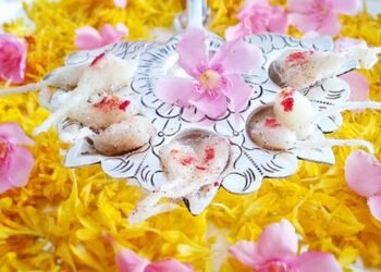 Flowers Used In Pooja దేవుని పూజలో పువ్వులు వాడటం వెనుక ఇంత అర్దం ఉందా.. ఏ దేవుడిని ఏ పూలతో పూజించాలో తెలుసా..!