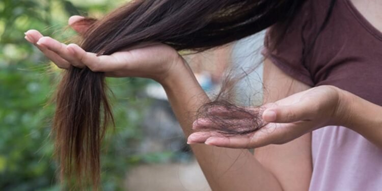 హెయిర్ ఫాల్ సమస్యతో బాధపడుతున్నారా? ఒకసారి ఇలా ట్రై చేయండి.