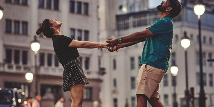 హనీమూన్ ని ఎంజాయ్ చేస్తున్న స్టార్ హీరోయిన్… ఖర్చు వారిదేనంటూ  నెట్టింట టాక్ ???