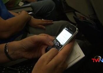 Why did the plane stop A Man Doing Mobile Chatting With His Girl Friend,Dont Use Phones In Aeroplane,Telugu Golden TV,v9 News Telugu,www.teluguworldnow.com,my mix entertainments