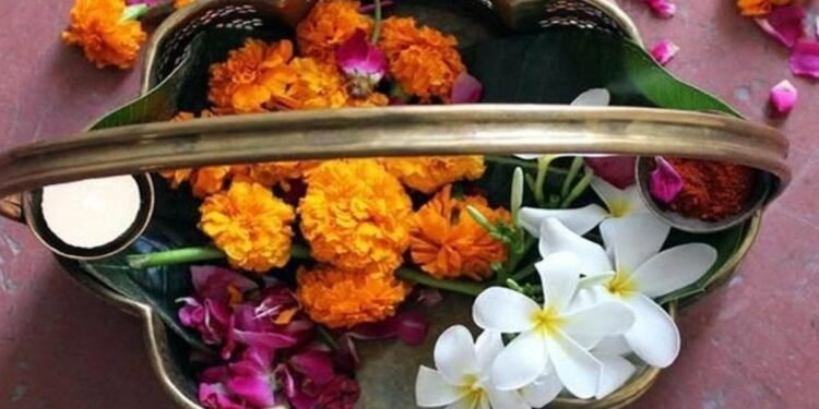 పూజలో పుష్పాలు ఎందుకు వినియోగిస్తారో మీకు తెలుసా..?