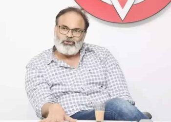 తగ్గేదేలే.. వాళ్లని ఏమైనా అంటే తాటతీస్తా: నాగబాబు