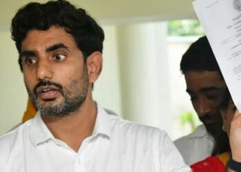Nara Lokesh Fire On Ycp వైకాపాపై ధ్వజమెత్తిన నారా లోకేష్, దిగజారుడు రాజకీయాలు మనుకోవాలంటూ ఫైర్..