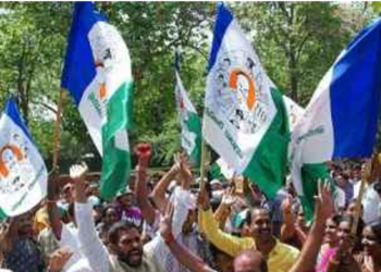 పలాస బస్టాండ్ వద్ద ధర్నా చేసిన వైసిపి నాయకులు..