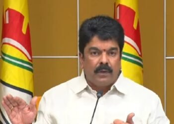 Bonda Uma : లాయర్లకిచ్చేది ప్రభుత్వ డబ్బు.. వాదించేది జగన్ రెడ్డి కేసులా.? బోండా