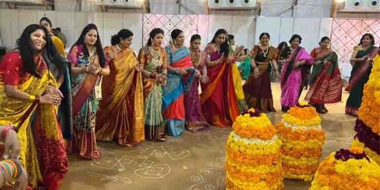 Grand Bathukamma celebrations under the auspices of Mamidi Deepthi,Bhakthi News,Bathukamma Sambharalu,telugu golden tv,my mix entertainments,www.teluguworldnow.com,telugu world news