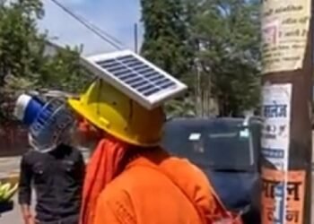 Viral Video ఈ  పువ్వులు అమ్ముకునే వ్యక్తి టాలెంట్ భళా.. వెరైటీ హెల్మెట్ తయారీ