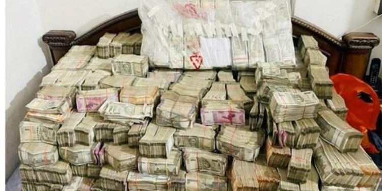 Crime దిల్లీలో గేమింగ్‌ యాప్‌ స్కామ్‌…. ఈడీ సోదాల్లో రూ.7 కోట్లకు పైగా నగదు స్వాధీనం