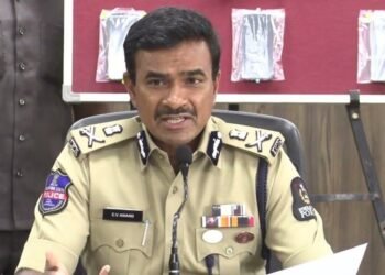 Crime ఇంటికి వచ్చే కొరియర్లను జాగ్రత్తగా పరిశీలించండి… కమిషనర్ సివీ ఆనంద్..