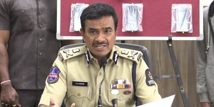 Crime ఇంటికి వచ్చే కొరియర్లను జాగ్రత్తగా పరిశీలించండి… కమిషనర్ సివీ ఆనంద్..