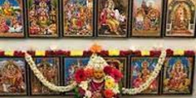 Bhakthi దేవుడు ఫోటోలు ఇంట్లో ఏ విధంగా ఉండాలి.. ఎటువైపు పెట్టాలో తెలుసా..!