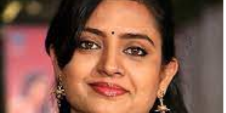 Entertainment భాగ్యనగర వీధుల్లో ఆటోలో షికార్లు కొట్టిన స్టార్ నటి, వీడియో వైరల్