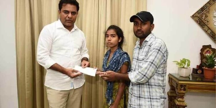 Political నా అనే వాళ్ళు లేని యువతికి అన్నగా మారిన కేటీఅర్