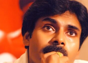 పవన్ కళ్యాణ్ ను ఆశీర్వదించిన పలువురు సినీ రాజకీయ ప్రముఖులు.. సోషల్ మీడియాలో శుభాకాంక్షలు వెల్లువ..