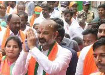 Politics ఖైరతాబాద్‌ గణపతిని దర్శించుకున్న బండి సంజయ్‌