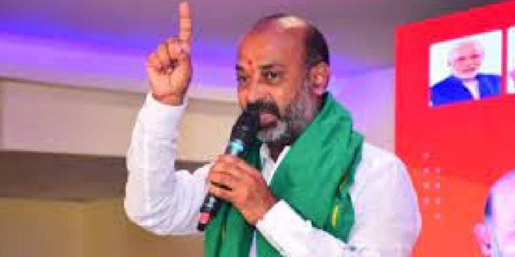 politics స్పీకర్పై నిప్పులు చెరిగిన బండి సంజయ్..