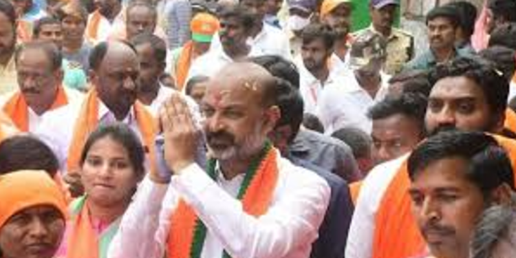 Politics ఖైరతాబాద్‌ గణపతిని దర్శించుకున్న బండి సంజయ్‌