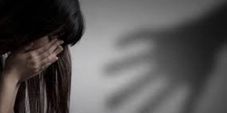 Crime ఎలుకలమందు తాగి యువతి ఆత్మహత్య.. గర్భవతిని చేశాడని