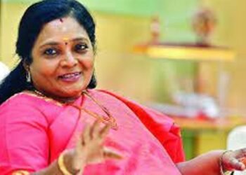 Politics హైదరాబాద్ రాజ్‌భవన్‌లో చిరంజీవి బ్లడ్‌ బ్యాంక్‌కు రక్తదానం చేసిన వారికి గవర్నర్‌ తమిళిసై చేతుల మీదుగా లైఫ్‌ ఇన్సూరెన్స్ కార్డులు పంపిణీ