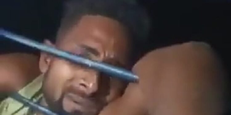 Crime రైల్లో సెల్ ఫోన్ చోరీకి ప్రయత్నించిన దొంగకు ప్రయాణికులు ఏం చేశారో తెలుసా..!