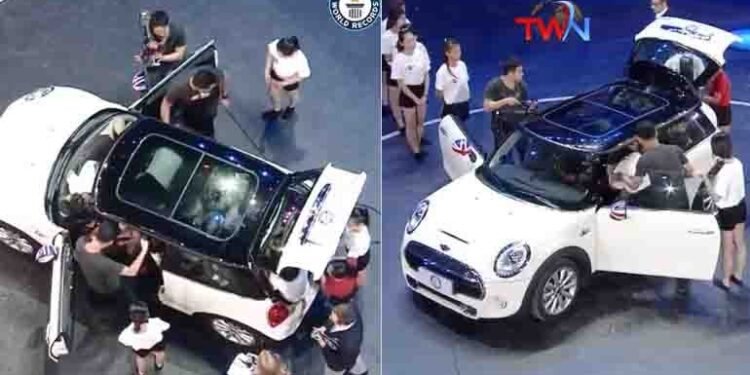 viral-video-27-girls-in-one-car,www.teluguworldnow.com
