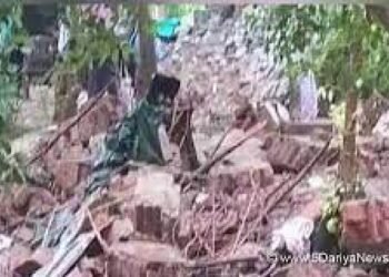 Crime అర్థరాత్రి కూలిన గోడ… నిద్రలోనే 10 మంది కూలీలు మృతి