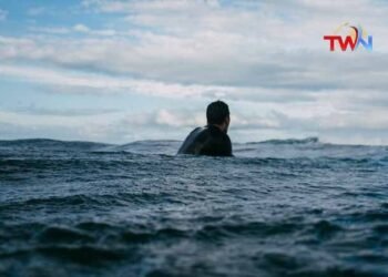 13 km He Swimmed in the sea. He was found to coast guard officers after swimming,Latest National News,Telugu Golden TV,v9 news telugu,My Mix Entertainments,telugu world news,www.teluguworldnow.com