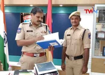 Cyberabad CP Mr. Stephen Ravindra, IPS., today congratulated Dr. Ghanpuram Sudarshan, who is working as an AR Police Constable at the Cyberabad CAR Headquarters, for achieving his Ph.D.
